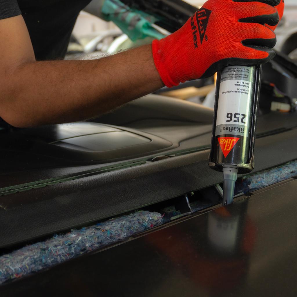 SIKAFLEX 256 NEGRO - Poliuretano / pegado directo Vidrios Automotrices, 300cc