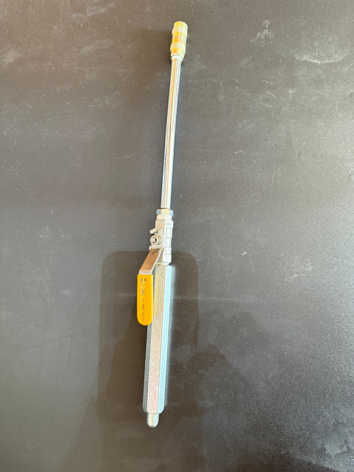 CONECTOR CON LLAVE - Maquina de Inyeccion.