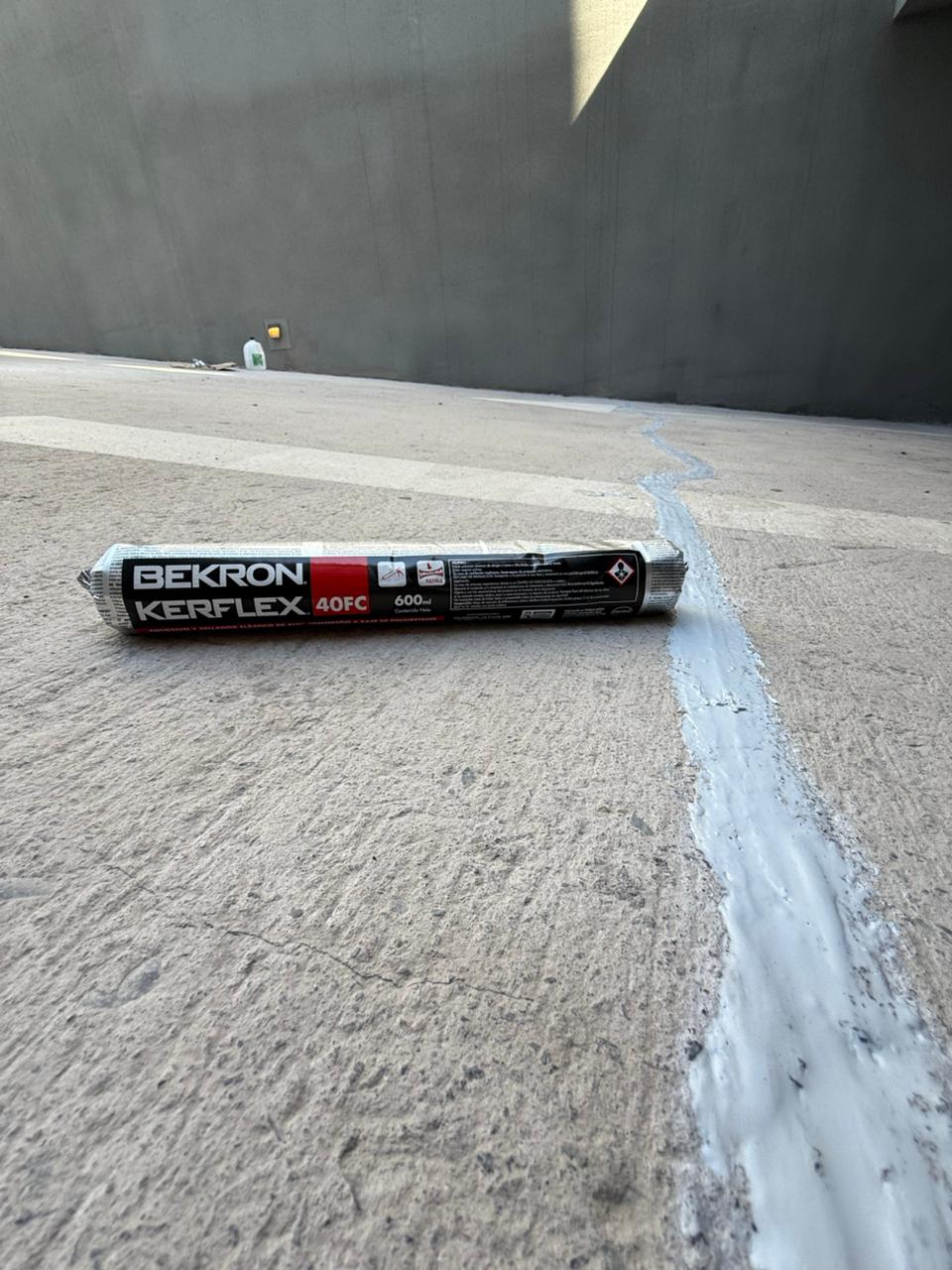 BEKRON KERFLEX - Sello de poliuretano, Pate 600Ml Gris