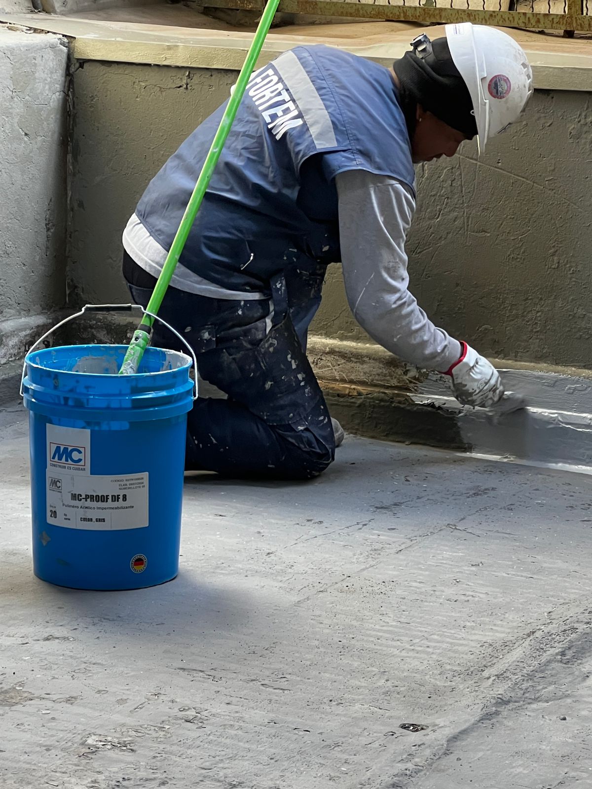 MC-PROOF DF 8 - Impermeabilizante Acrilico Altamente Flexible, Tin 20 Kg